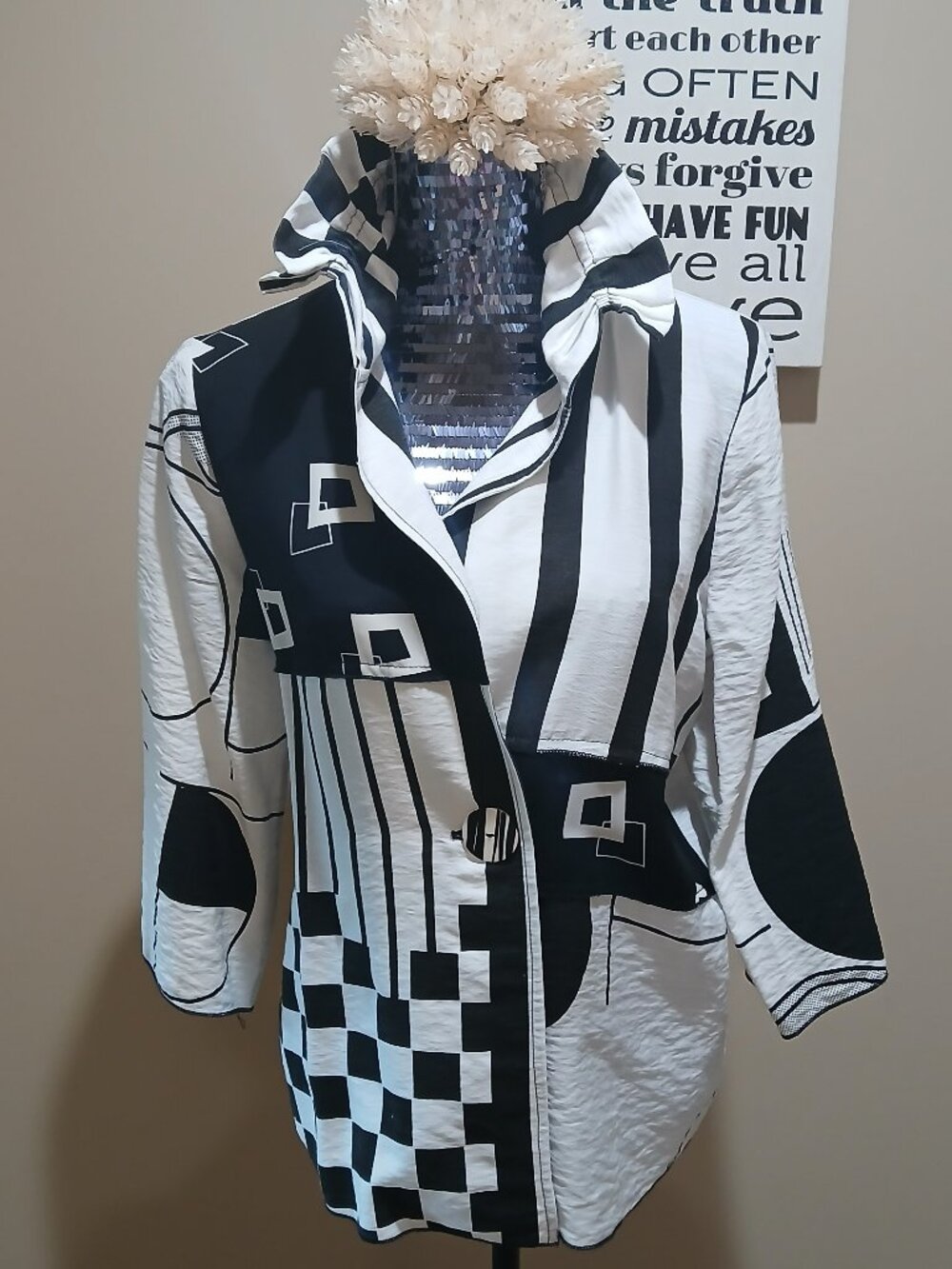 MINKAS  Black and White Abstract Top